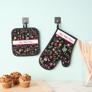 Frühlingswildblumen Blumen auf Schwarz Personalisi Ofenhandschuh & Topflappen-Set