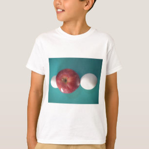 Frühstück Buddies: Zwei Eier $an Apple Still Life T-Shirt