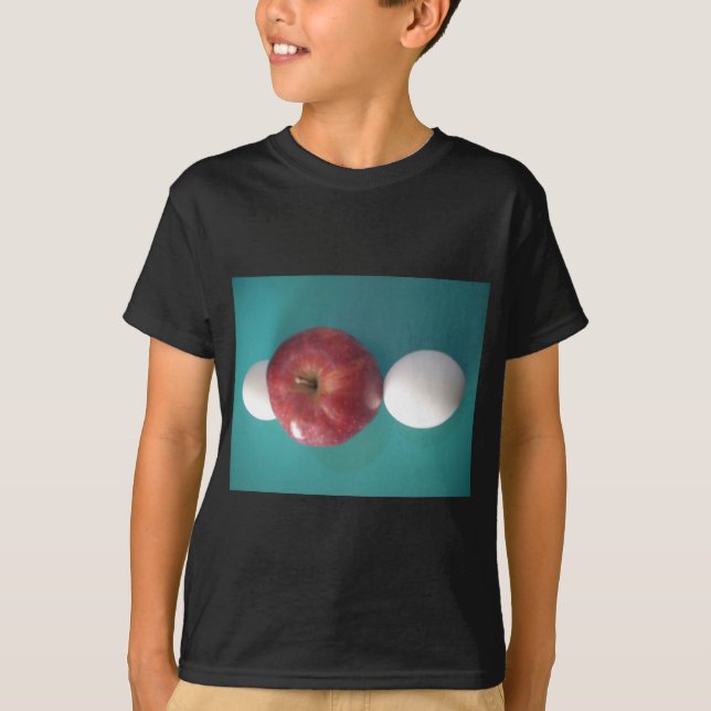 Frühstück Buddies: Zwei Eier $an Apple Still Life T-Shirt (Vorderseite)