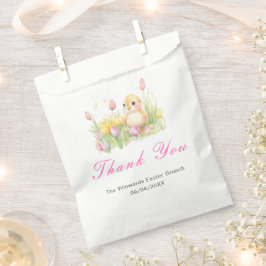 Frühstücksbrunch zu Ostern mit kleinen Küken Geschenktütchen