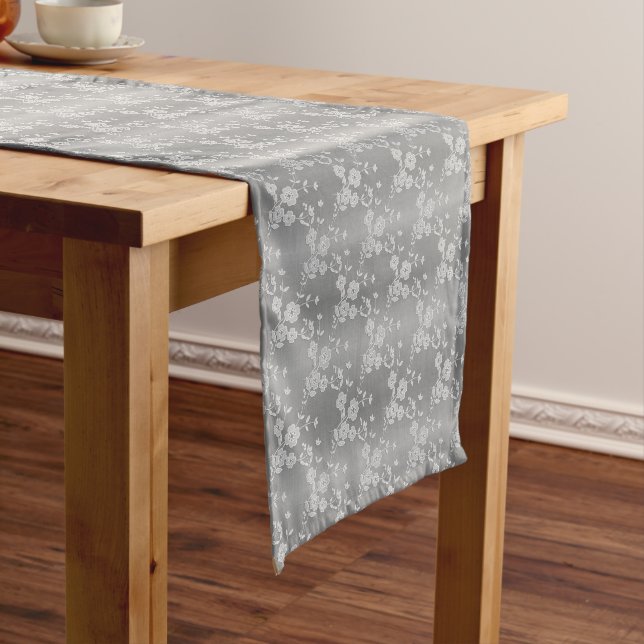FS-Style 1-SILVER-WHITE DARK-TABLE-RUNNER 14x72in Kurzer Tischläufer (Beispiel)