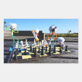 Fubby die schaakspel spelen. rechteckiger aufkleber