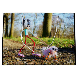 Fubby die zijn hondje uitlaat. große geschenktüte