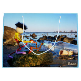 Fubby met flessenpost aan de kust. große geschenktüte