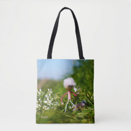 Fubby met Vlinder in een zomers landschap.