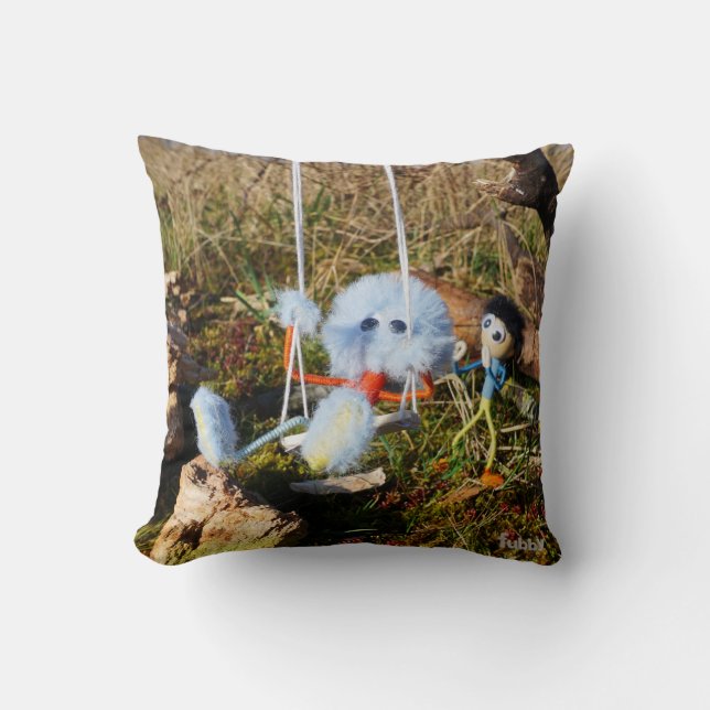 Fubby monster op de schommel. kissen (Vorderseite)