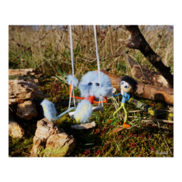 Fubby monster op de schommel. poster