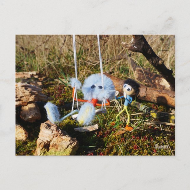 Fubby monster op de schommel. postkarte (Vorderseite)