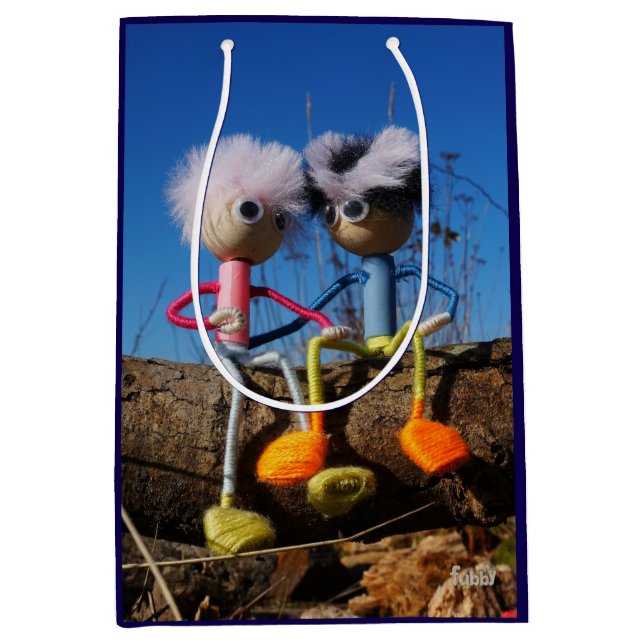 Fubby paartje dat romantisch verliefd zitten. mittlere geschenktüte (Vorderseite)