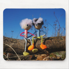 Fubby paartje dat romantisch verliefd zitten. mousepad