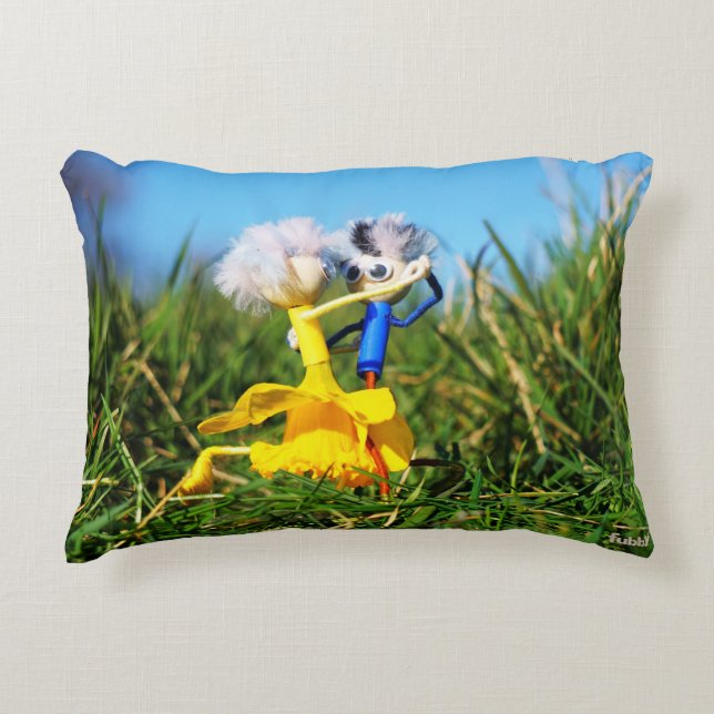 Fubby poppetjes die dansen met Narcissenjurk. Dekokissen (Vorderseite)