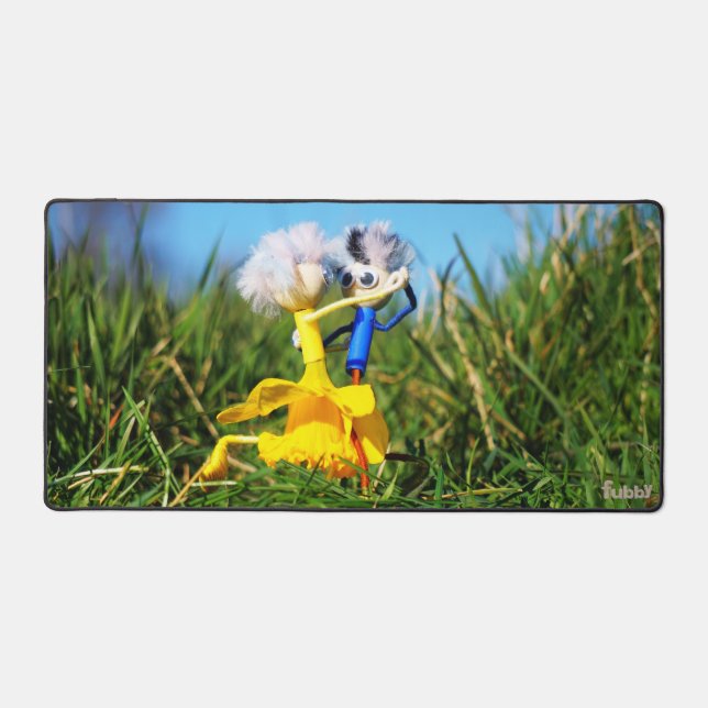 Fubby poppetjes die dansen met Narcissenjurk. Schreibtischunterlage (Vorderseite)