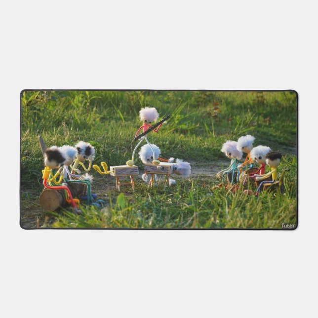 Fubby poppetjes die goocheltruc uitvoeren  schreibtischunterlage (Vorderseite)