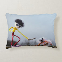 Fubby speelt buiten met dier. dekokissen