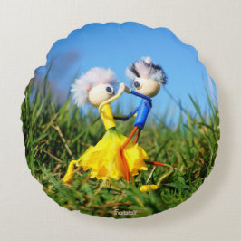 Fubby's die dansen in een narcissen jurk. rundes kissen