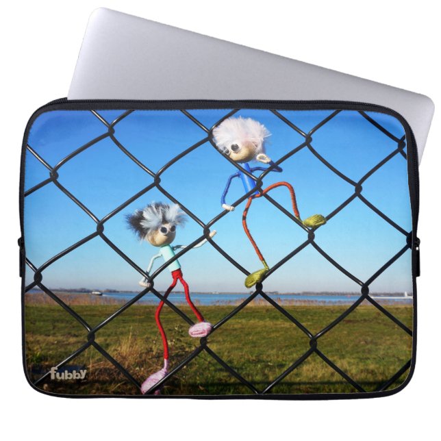 Fubby's die een hek beklimmen. laptopschutzhülle (Vorderseite)