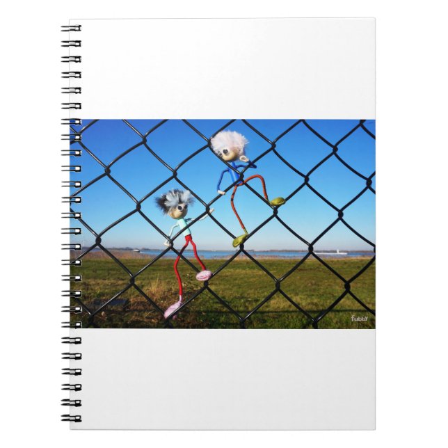 Fubby's die een hek beklimmen. notizblock (Vorderseite)
