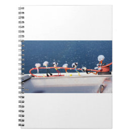 Fubby's die een lijn lieren van een Zeilboot. Notizblock