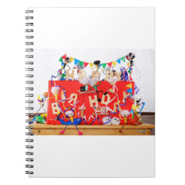 Fubby's die feest vieren voor verjaardag. notizblock