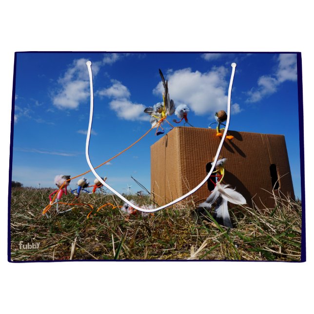 Fubby's die spelen met veren en vliegen. große geschenktüte (Vorderseite)