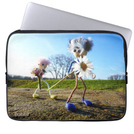 Fubby's in natuur met madeliefjes. laptopschutzhülle