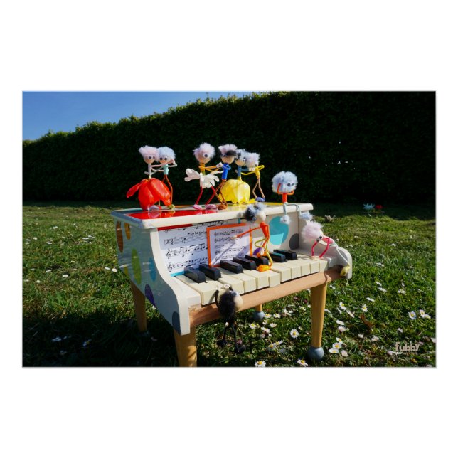 Fubby's op piano die muziek maken en dansen. poster (Vorderseite)