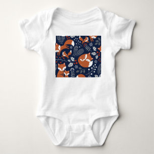 Fuchs-Familie: nahtloses Vintage-Muster. Baby Strampler