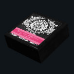 Fuchsia Black and White Damask Hochzeitstag Schmuckschachtel<br><div class="desc">Die Personalisierte Schmuckbox oder die Gedächtnisbox für die Hochzeit - Schwarzer Lacquer - Designer - Die einzigartige Weihnachtsgeschenke für den Hochzeitsfeiertag oder die Valentinstag-Geschenke vom Bauernhof Hochzeit,  Viktorianische Hochzeit,  mittelalterliche Renaissance-Hochzeit,  Schwarz-Weiß-Blütenhochzeit</div>