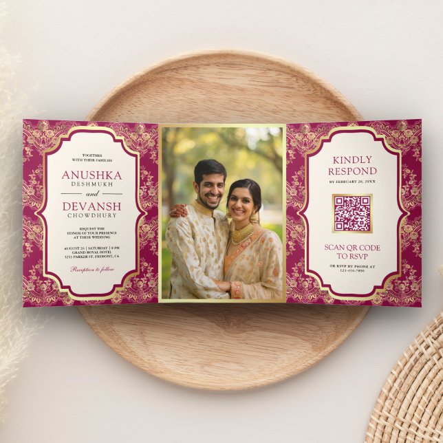 Fuchsia Gold Lace QR Code Foto Indian Wedding Dreifach Gefaltete Einladung (Von Creator hochgeladen)