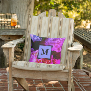 Fuchsia Pink Hydrangeas mit Monogramm Kissen