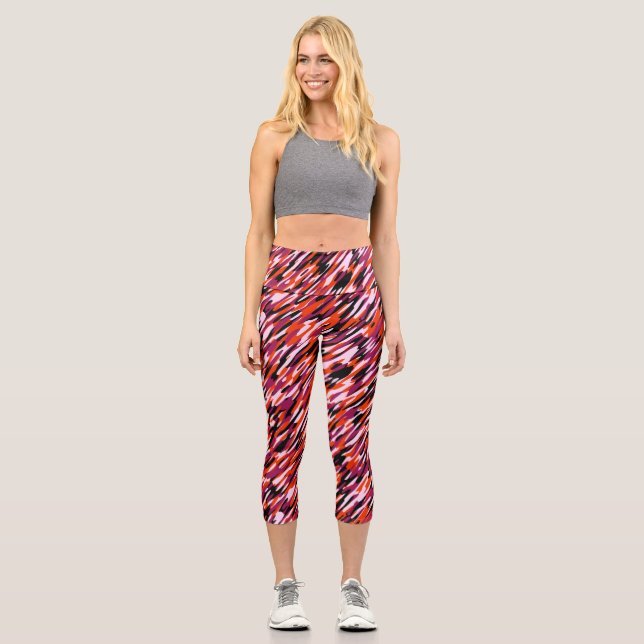 Fuchsia pink, orange, black and white camo  capri leggings (Vorderseite)
