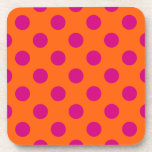 Fuchsia-Polka-Punkte auf Orange Getränkeuntersetzer<br><div class="desc">Fuchsia-Polka-Punkte auf Orange</div>