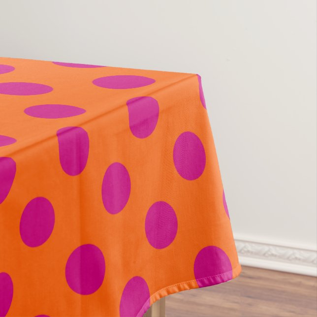Fuchsia-Polka-Punkte auf Orange Tischdecke (Beispiel)