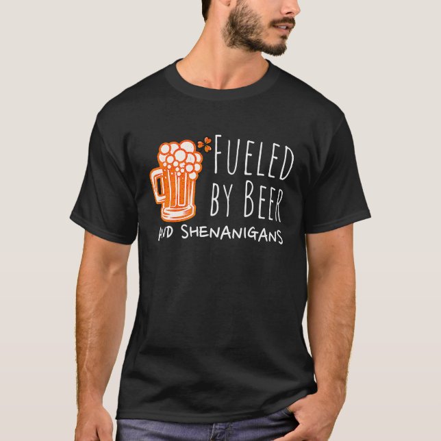 Fueled By Beer And Shenanigans Irish Shamrock St P T-Shirt (Vorderseite)