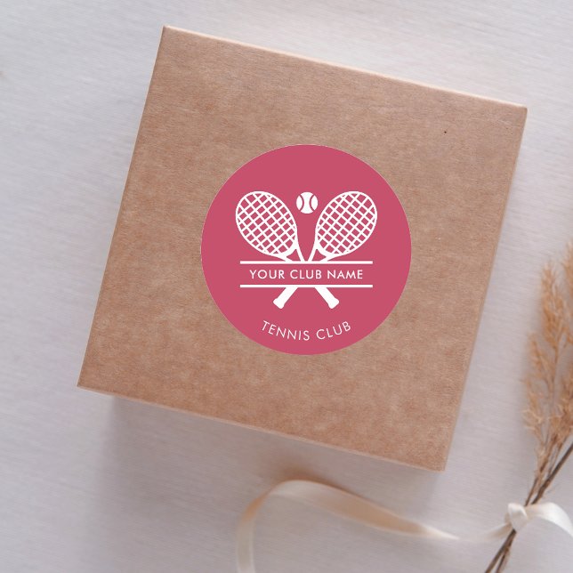 Fügen Sie Club Name Tennis Sport Jegliche Farbe Bo Runder Aufkleber (Lawn Tennis Country Club Rackets Motif Pink Classic Round Sticker)