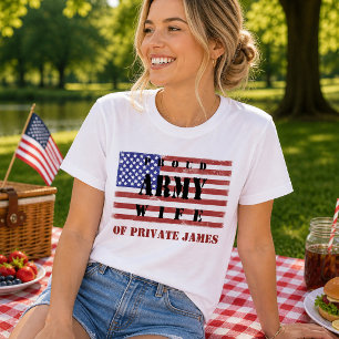 Fügen Sie das Shirt "Name Proud Army" Ihres Eheman