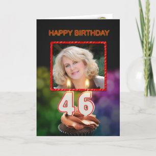 Fügen Sie ein Bild, 46. Geburtstag mit Kuchen und Karte
