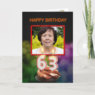Fügen Sie ein Bild, 63. Geburtstag mit Kuchen und Karte