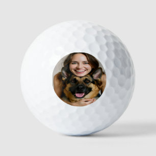 Fügen Sie ein Foto eines deutschen Schäferhundes h Golfball