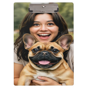 Fügen Sie ein Foto von French Bulldog hinzu und pe Klemmbrett