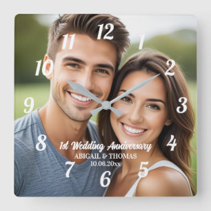 Fügen Sie Ihr eigenes Paar-Foto zum 1. Hochzeitsta Quadratische Wanduhr