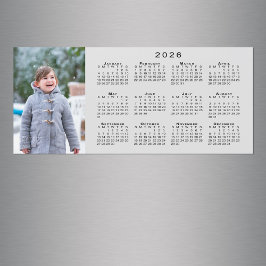 Fügen Sie Ihr Foto 2026 Kalender auf grauem Magnet