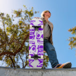 Fügen Sie Ihren eigenen Individuelle Name Personal Skateboard<br><div class="desc">Fügen Sie Ihre eigenen Individuelle Name Personalisiert Skateboard Features Ihrem personalisierten Namen in modernen lila Typografie auf einem einfachen weißen Hintergrund. Personalisieren Sie diese, indem Sie den Text in dem dafür vorgesehenen Textfeld bearbeiten. Geben Sie Ihrem Lieblingskateboarder zu Weihnachten, Geburtstag oder Ihrer BESTE FREUNDIN ein maßgeschneidertes Geschenk, ein personalisiertes Skateboard....</div>