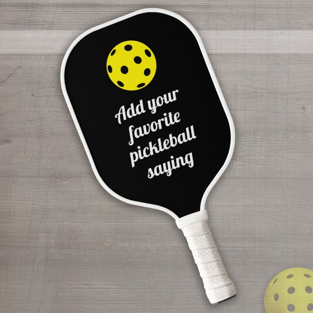 Fügen Sie Ihren eigenen Sporty Pickle Ball Slogan  Pickleball Schläger (Von Creator hochgeladen)