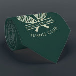 Fügen Sie Ihren Tennis Club Name Sportmotif Green Krawatte<br><div class="desc">Passen Sie diese Halsbinde einfach an, indem Sie auf den Button "Personalisieren" klicken, um Ihren Club- oder Gesellschaftsnamen hinzuzufügen. Sie können den Hintergrund, die Schriftart und die Krawatte ändern, indem Sie auf "Bearbeiten mit dem Design-Tool" klicken. Ideal für alle Clubs, Geschäfte oder Schulklassen. Bestellen Sie so viele oder so weniger...</div>