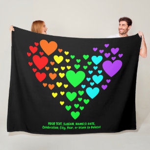 Fügen Sie Ihren Text, Regenbogenherz auf schwarz h Fleecedecke