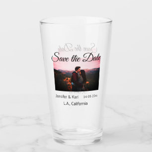 Fügen Sie Save the Date das Foto mit dem Namen des Glas
