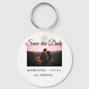 Fügen Sie Save the Date das Foto mit dem Namen des Schlüsselanhänger