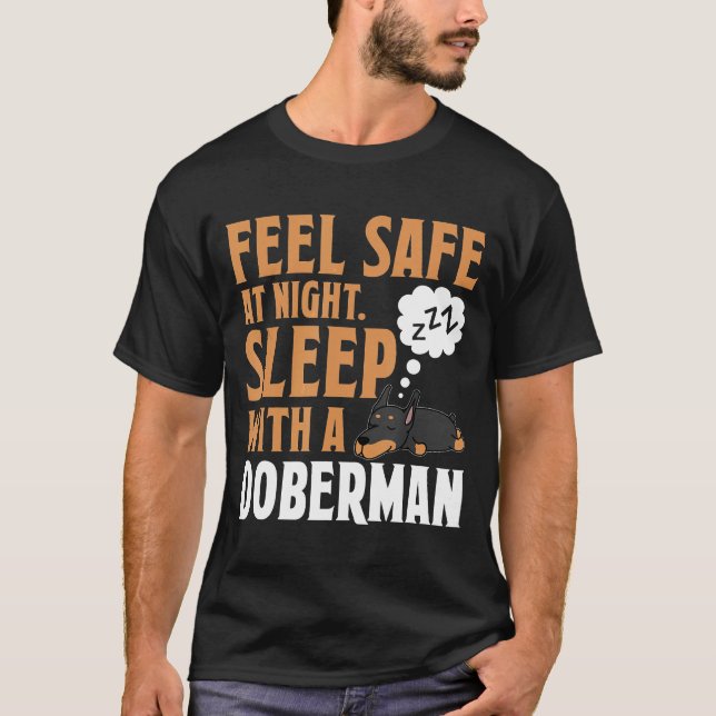 Fühlen Sie sich mit einem Doberman Hund nachts sic T-Shirt (Vorderseite)