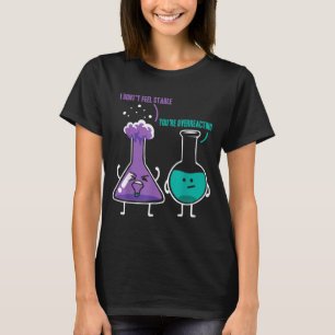 Fühlen Sie sich stabil, Sie überreagieren Chemiker T-Shirt